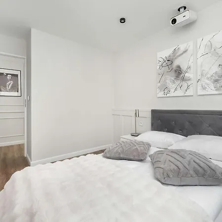 Beautiful For 4 People By Renters 아파트 *
